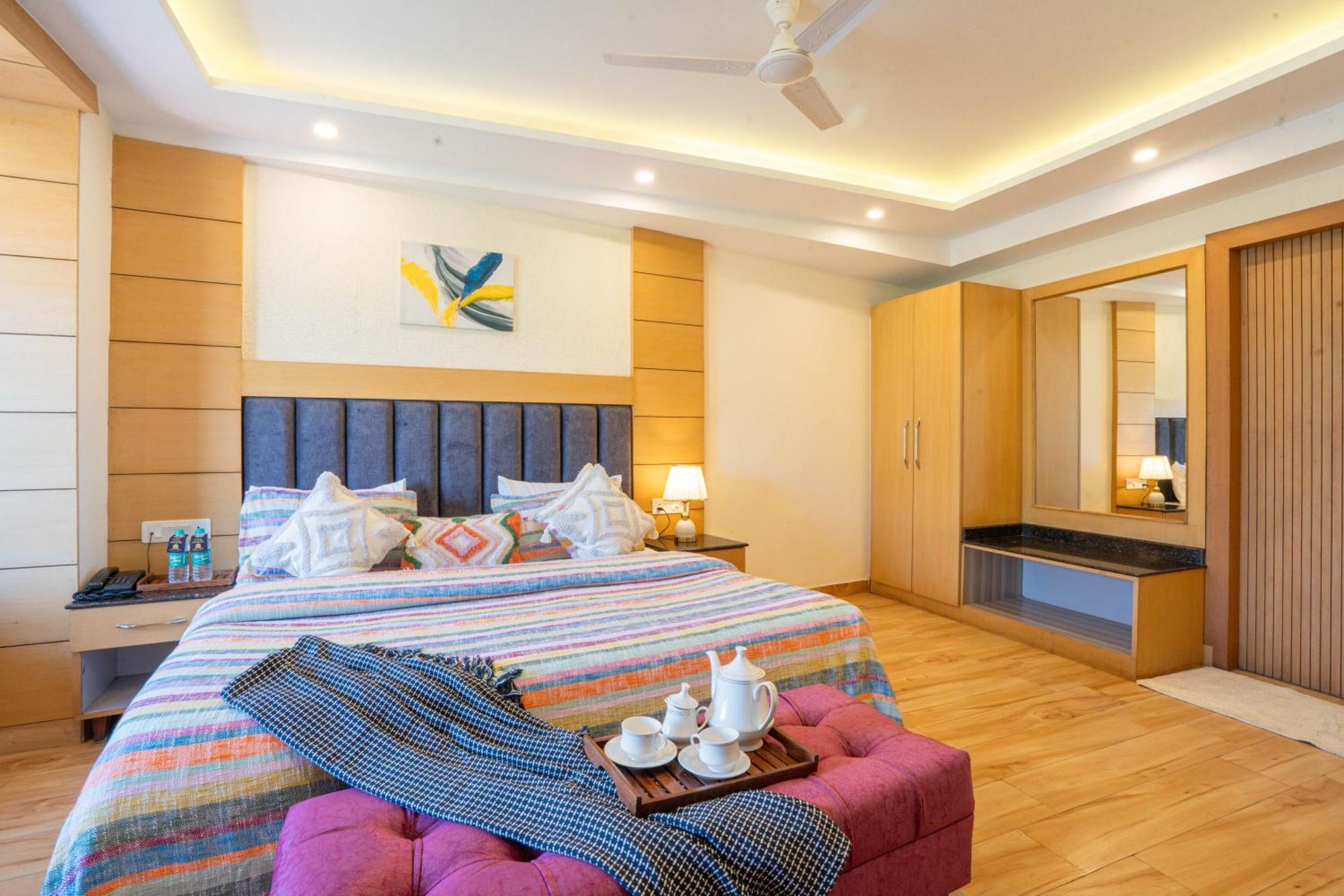 Super Hotel By Perfectstayz Mall Road 무소리에 외부 사진