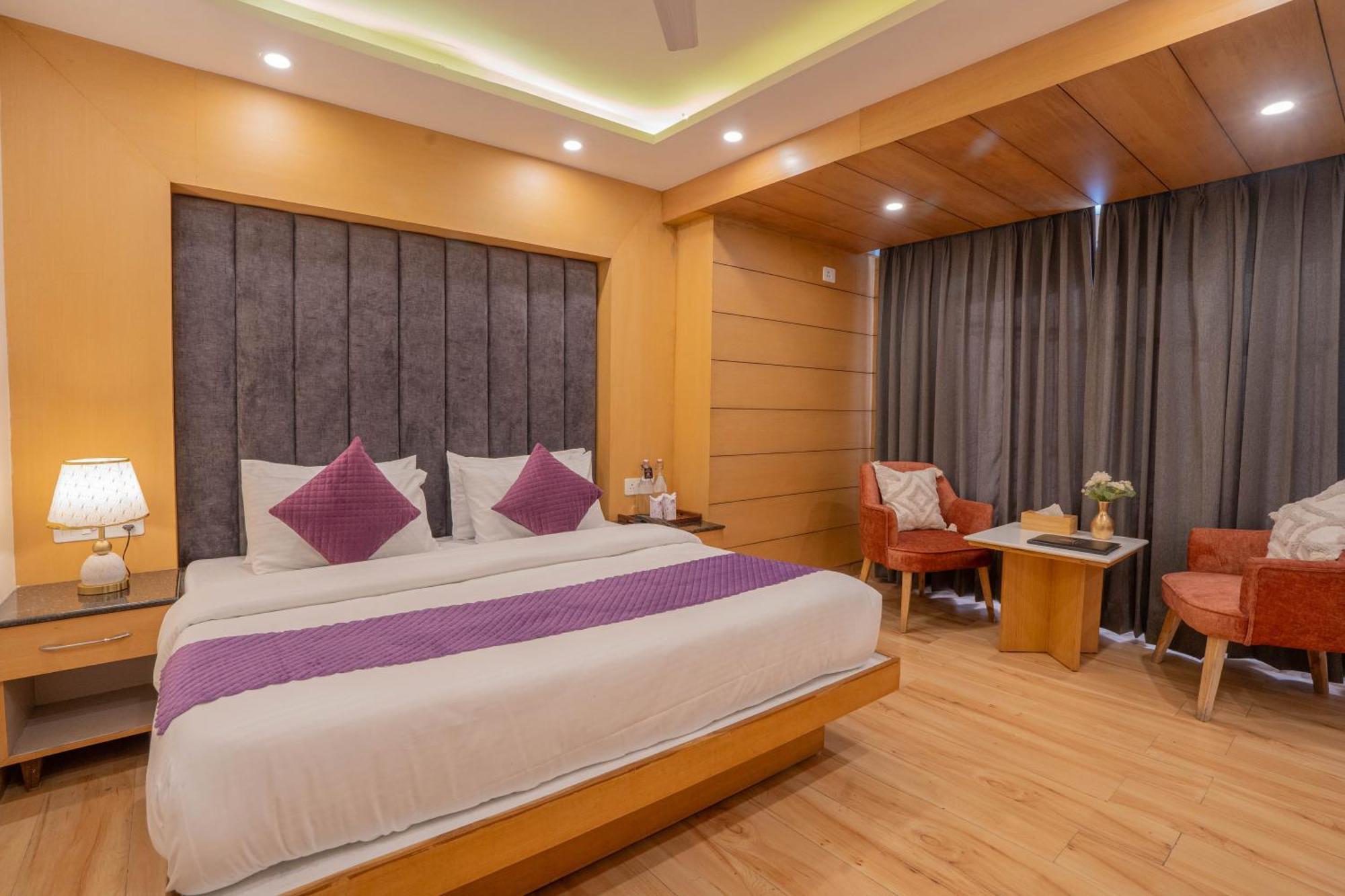 Super Hotel By Perfectstayz Mall Road 무소리에 객실 사진