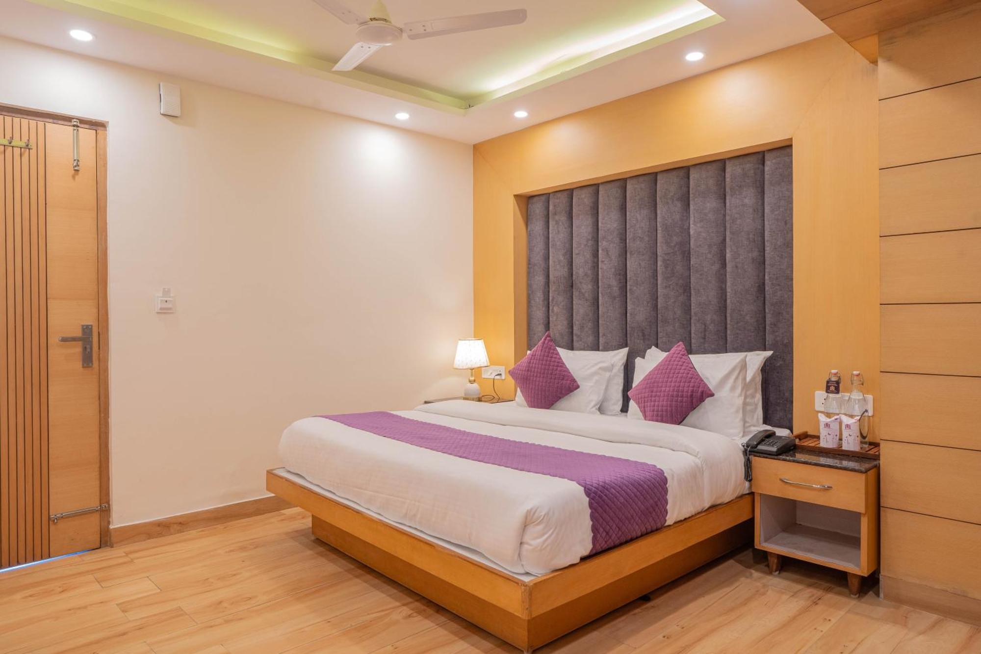 Super Hotel By Perfectstayz Mall Road 무소리에 객실 사진