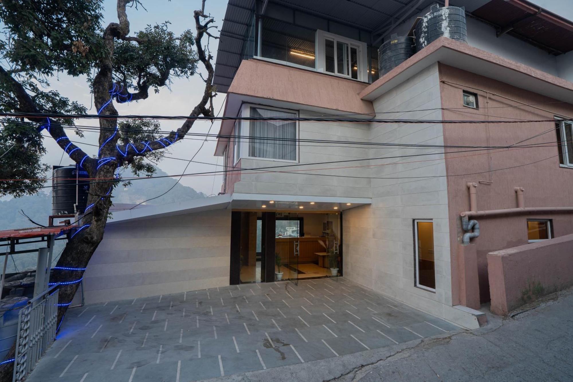 Super Hotel By Perfectstayz Mall Road 무소리에 외부 사진