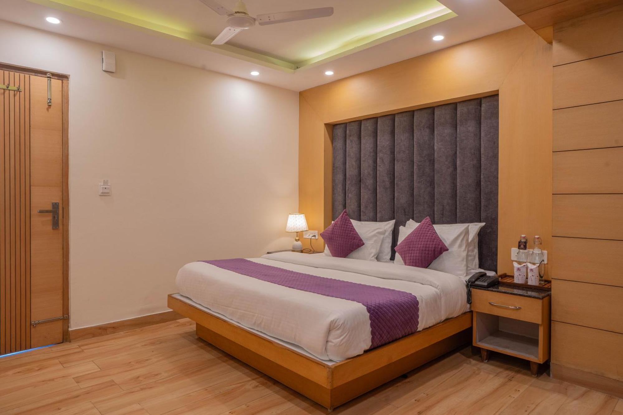 Super Hotel By Perfectstayz Mall Road 무소리에 객실 사진